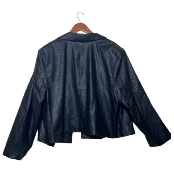 Ava & Viv Faux Snakeskin Black Crop Jacket 4x - Picture 6 of 7